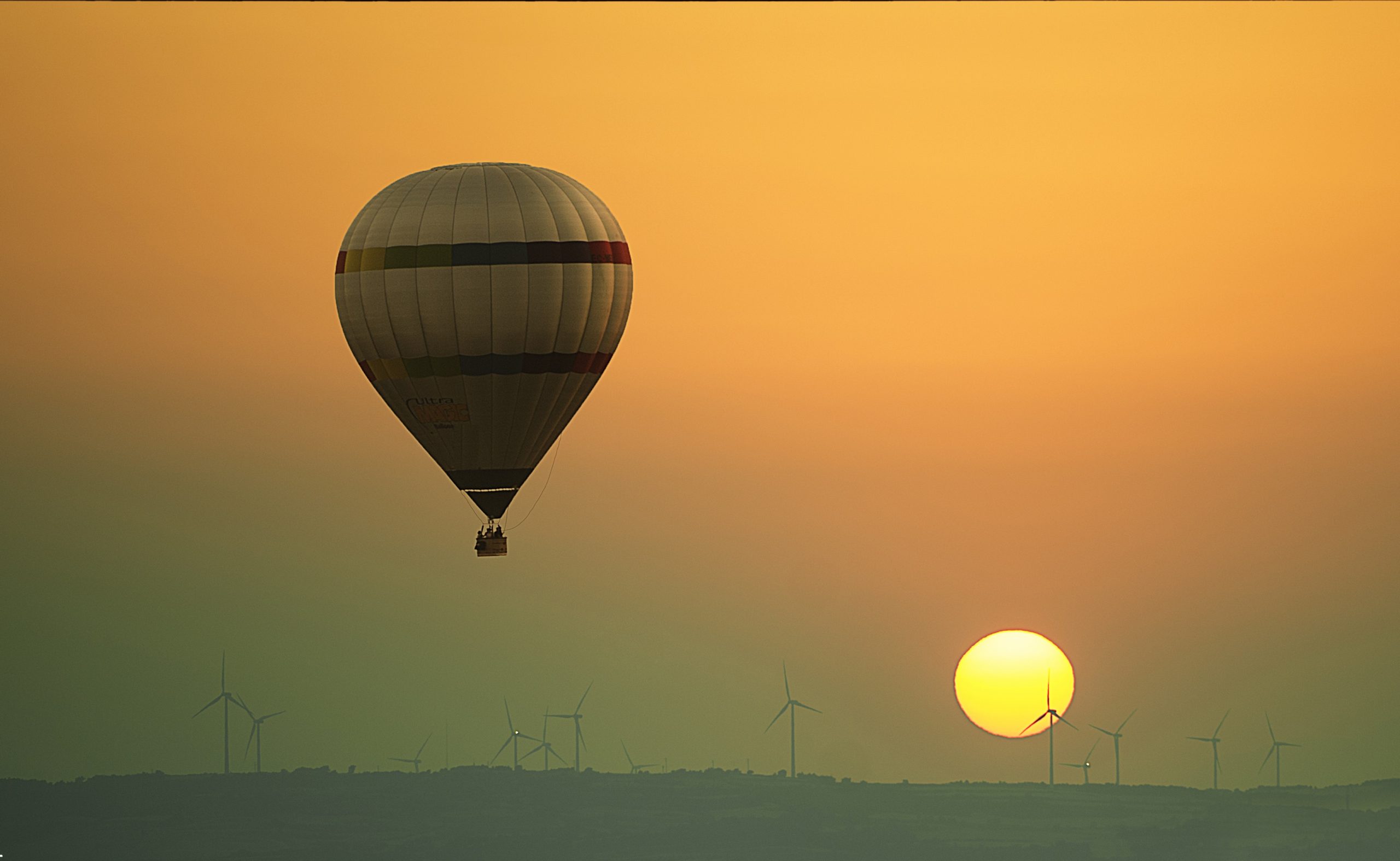 VOLAR EN GLOBUS A LA TARDA